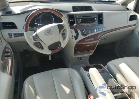 2014 Toyota Sienna Xle z USA, uszkodzony, nr VIN 5TDYK3DC2ES423217